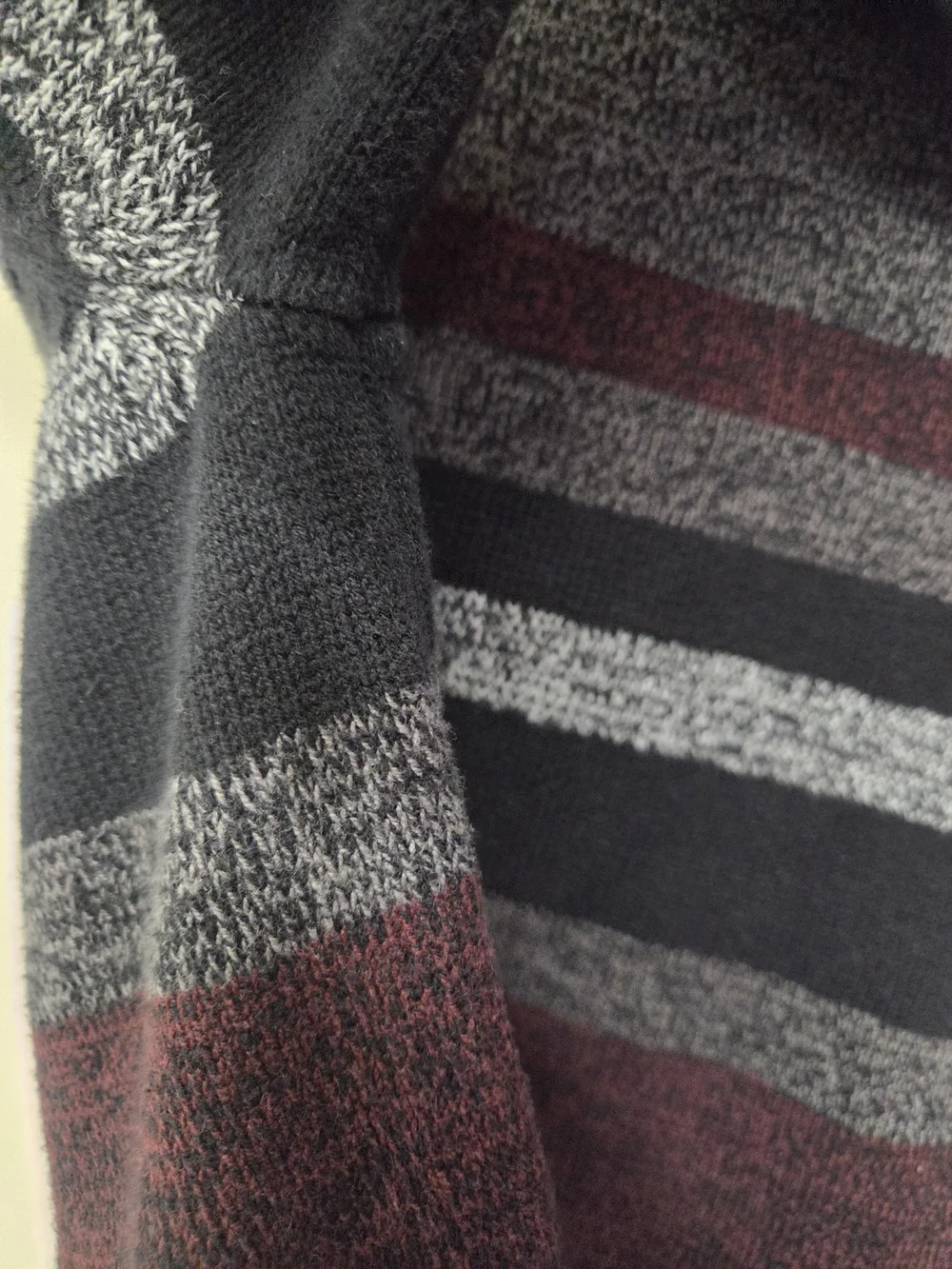 Hooded Knit Sweater Pullover Sweatshirt - Maroon and Gray
